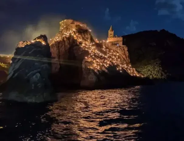 Portovenere - La notte della Madonna Bianca vista dal mare